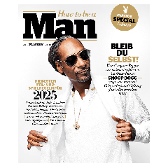 Titelseite der "Playboy Special Edition" mit dem Titel "How to be a Man". Im Fokus steht Snoop Dogg in einem weissen Outfit mit Sonnenbrille und goldenen Ketten. Die Schlagzeilen umfassen: "Bleib du selbst!" – Snoop Dogg als Beispiel für Gelassenheit und