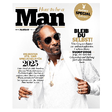 Titelseite der "Playboy Special Edition" mit dem Titel "How to be a Man". Im Fokus steht Snoop Dogg in einem weissen Outfit mit Sonnenbrille und goldenen Ketten. Die Schlagzeilen umfassen: "Bleib du selbst!" – Snoop Dogg als Beispiel für Gelassenheit und